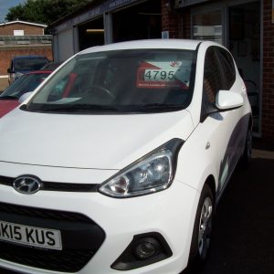 White Hyundai i10 £4,795