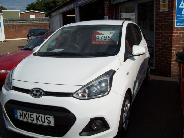 White Hyundai i10 £4,795